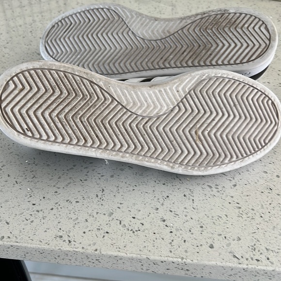 Mens Adidas tennis shoes size 11 - Picture 4 of 4